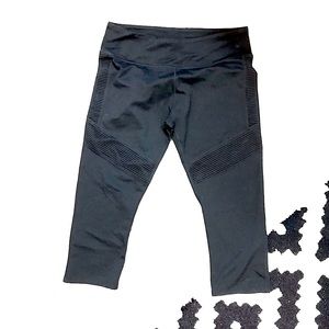 Fabletics | Black Moto Capris Leggings M